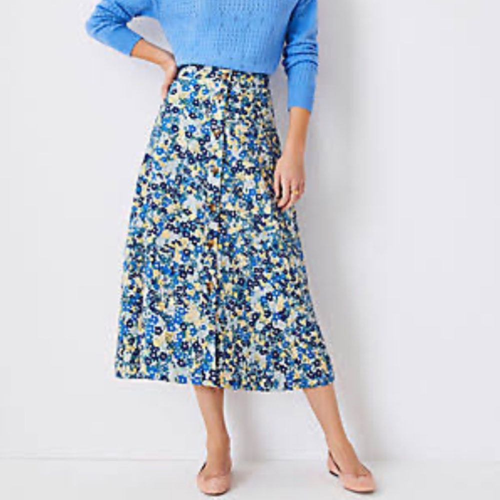 Ann Taylor button front midi skirt in size 10. New with tags!